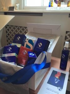 S-Thetics Beaconsfield Christmas gift box luxurious gift ideas iS Clinical