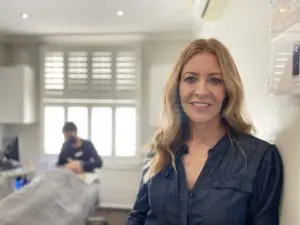 alice-hart-davis-the-tweakments-guide-author-visits-S-Thetics-Clinic-in-Beaconsfield-Buckinghamshire